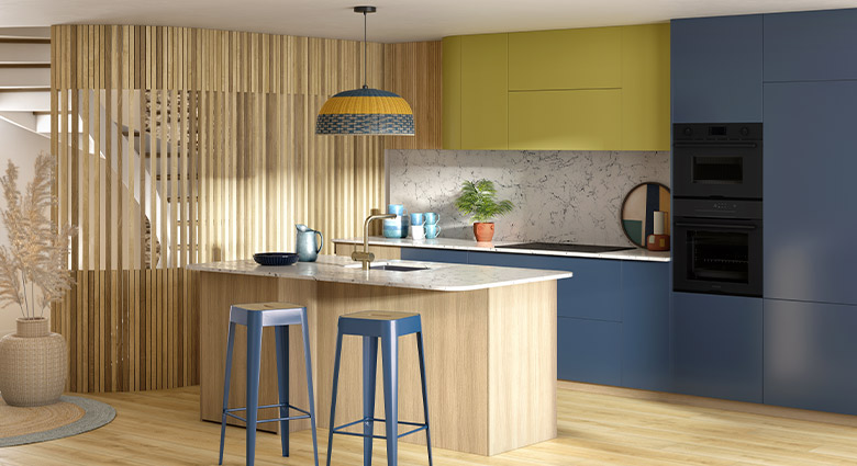 La Sérénité d'une Cuisine Mariant Vert clair et Bleu Nuit