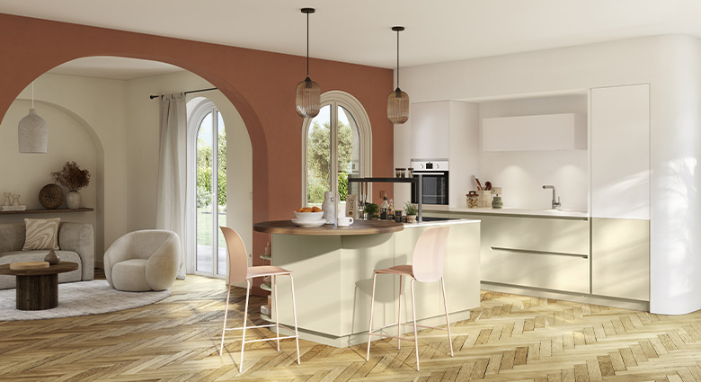 Cuisine colorée avec ilot central