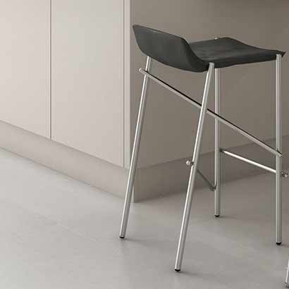 cuisine-avec-tabourets-de-bar 