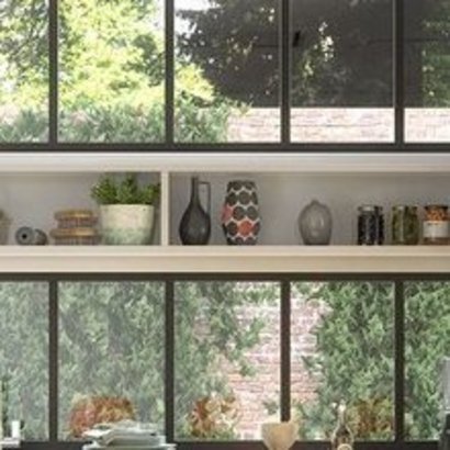 cuisine john et ses etageres ouvertes decoratives