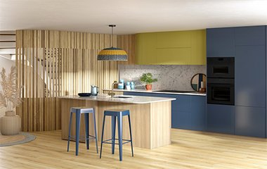 La Sérénité d'une Cuisine Mariant Vert clair et Bleu Nuit