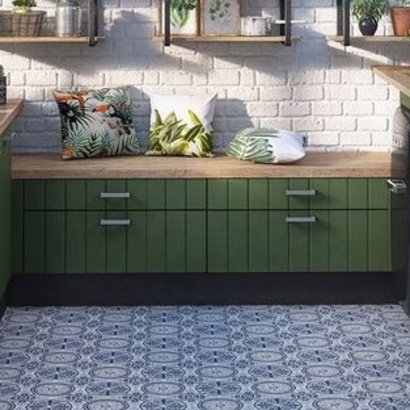 cuisine juliette et sa facade bois vert