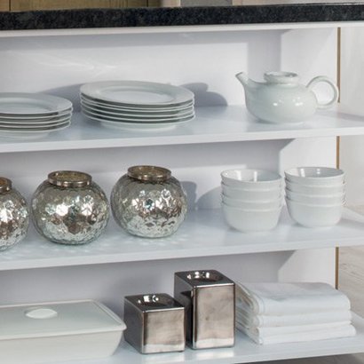cuisine lord byron et ses etageres de rangement basses