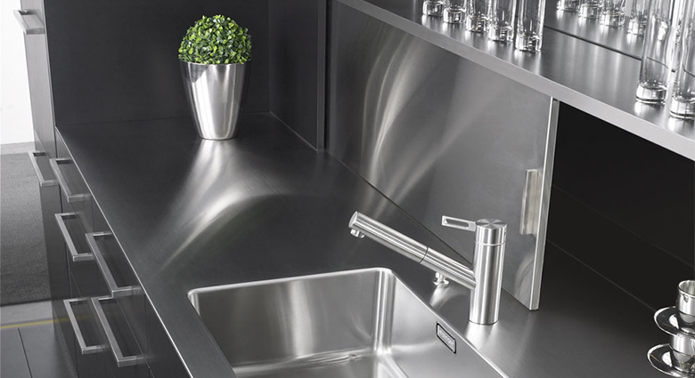 Plan de Travail et Crédence Intégrés en Inox Brossé Ultra-Moderne Plan de Travail et Crédence Intégrés en Inox Brossé Ultra-Moderne