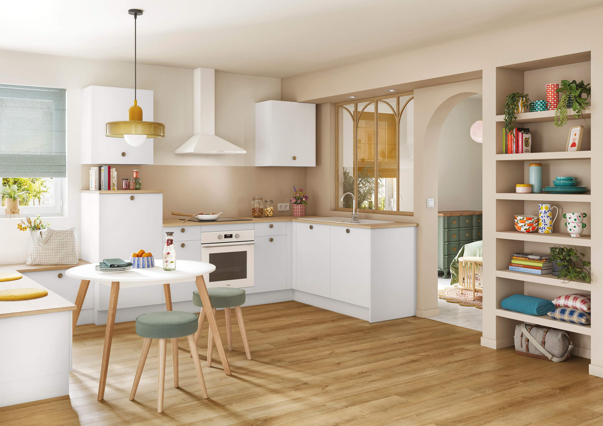 Une cuisine cozy avec coin repas et verrière décorative